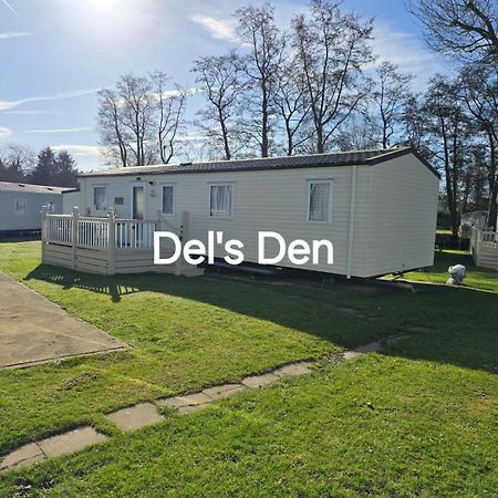 Del'S Den Lakeside Weeley Bridge Exterior photo