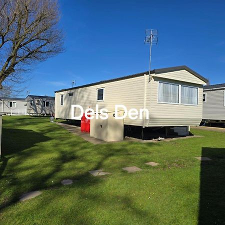 Del'S Den Lakeside Weeley Bridge Exterior photo