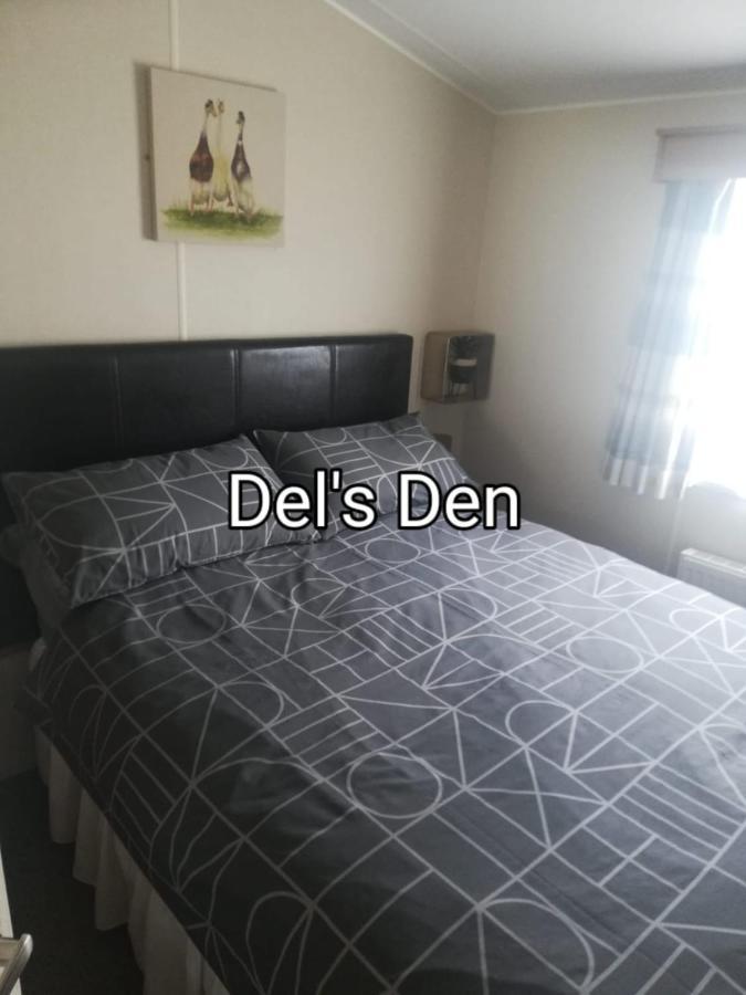 Del'S Den Lakeside Weeley Bridge Exterior photo