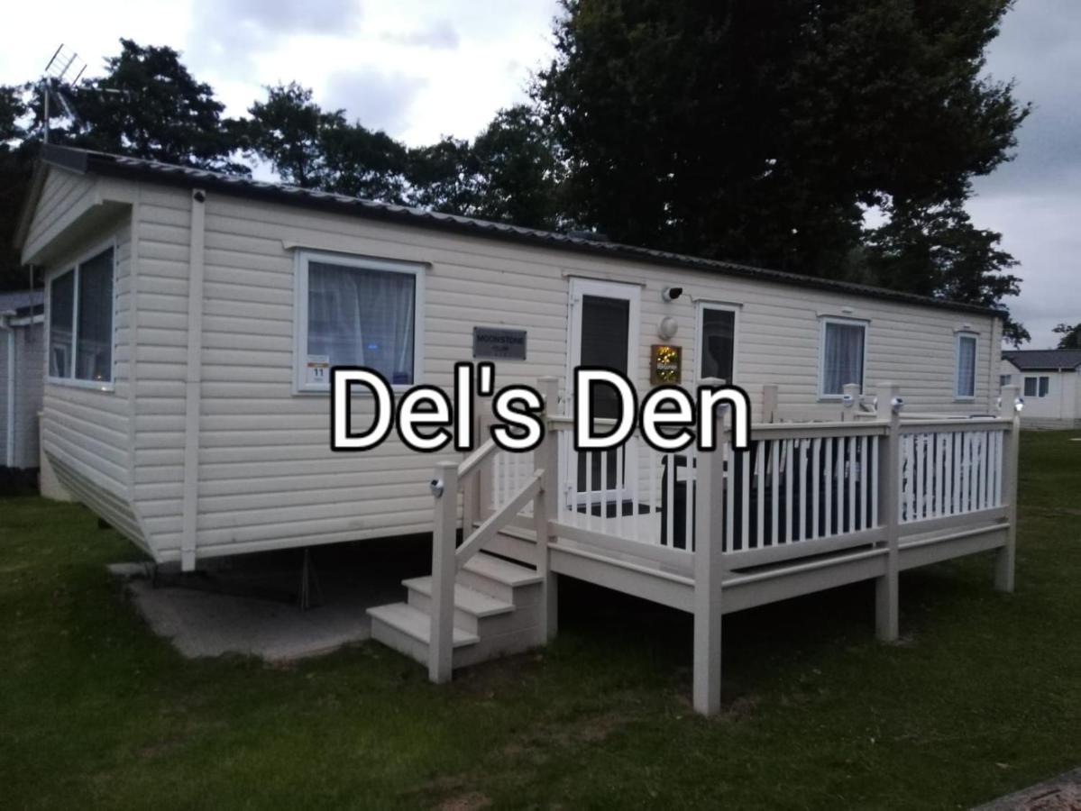 Del'S Den Lakeside Weeley Bridge Exterior photo