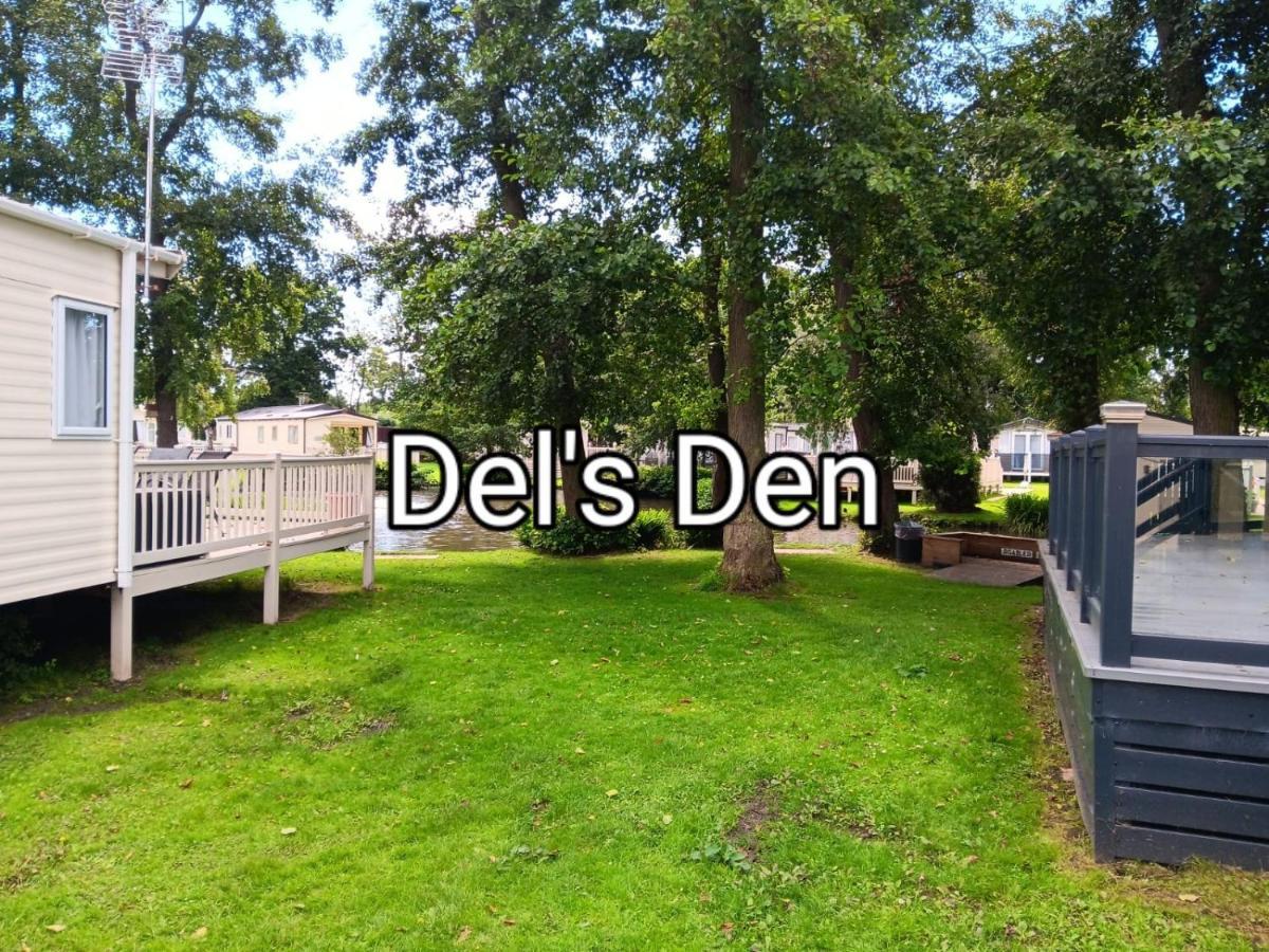 Del'S Den Lakeside Weeley Bridge Exterior photo