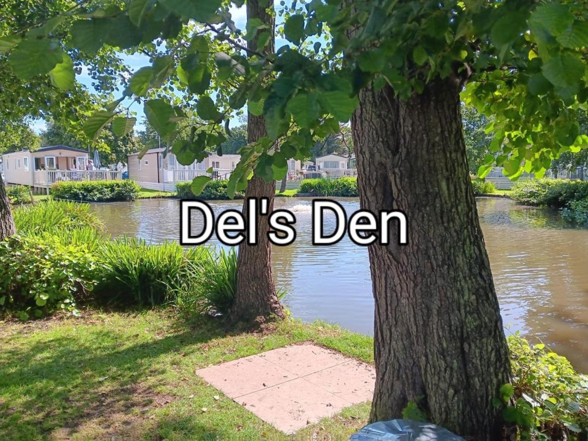 Del'S Den Lakeside Weeley Bridge Exterior photo