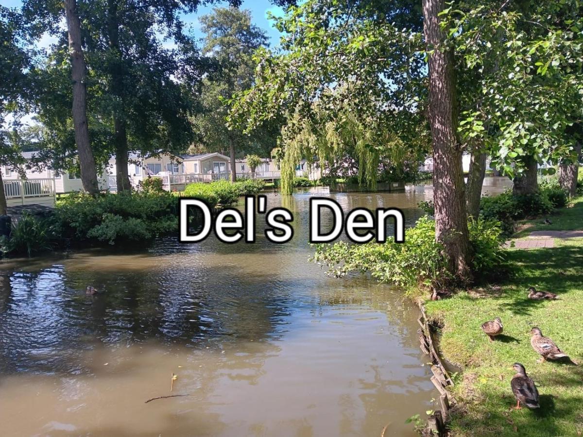 Del'S Den Lakeside Weeley Bridge Exterior photo