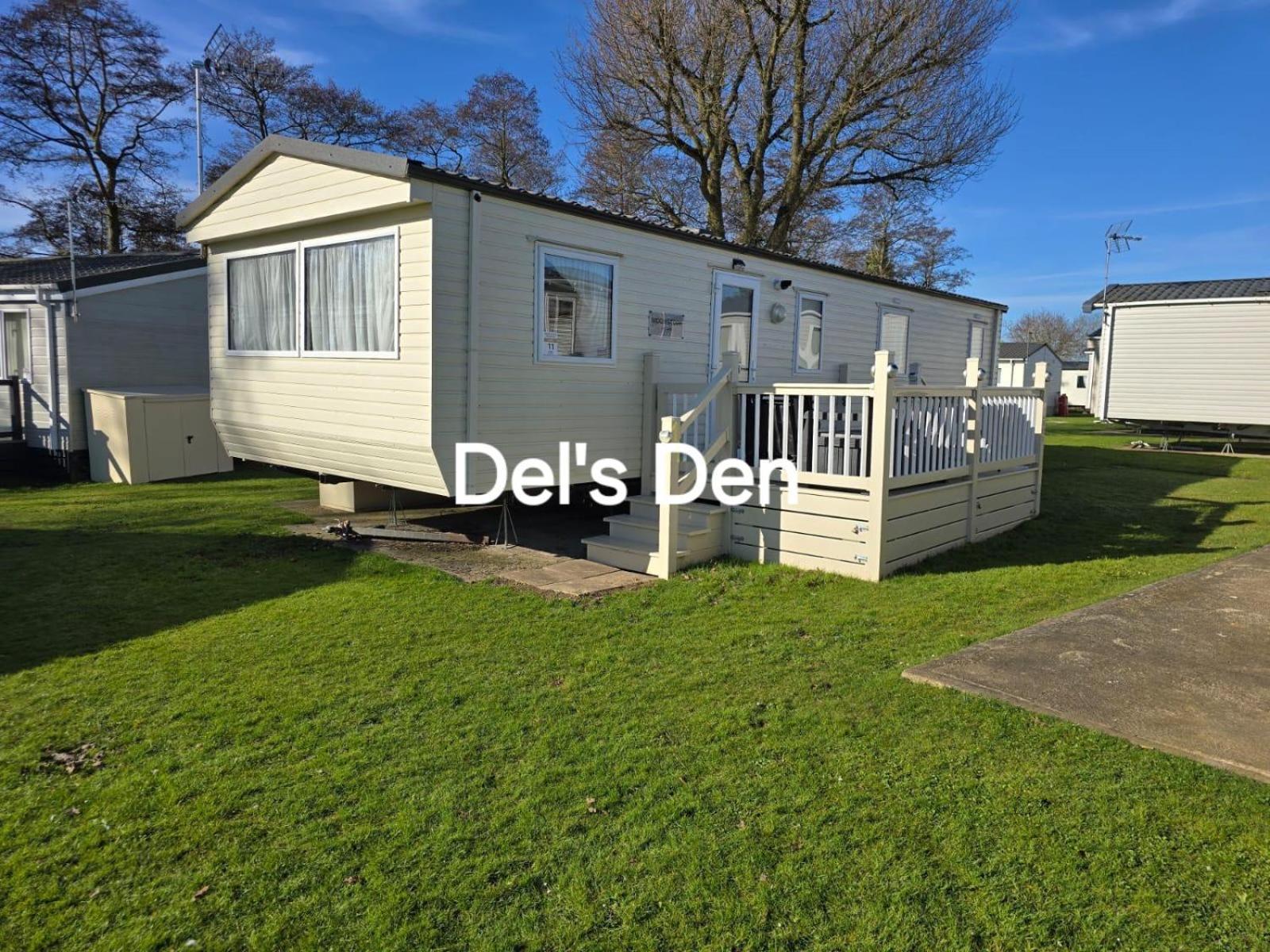 Del'S Den Lakeside Weeley Bridge Exterior photo